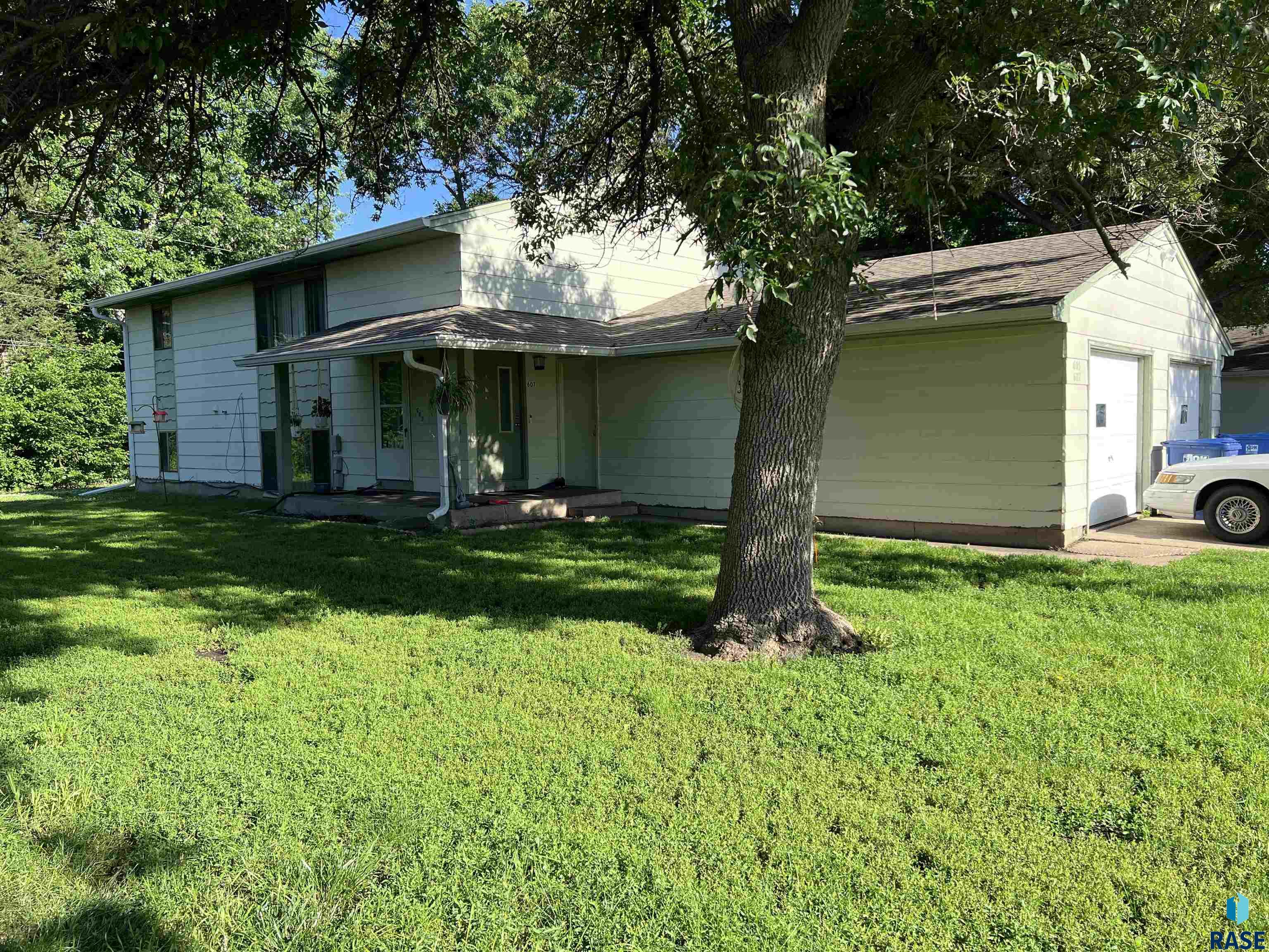 Garfield Ave, Sioux Falls, SD 57104