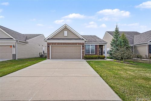 9444 Saint Andrews Dr, Grand Blanc, MI, 48439-2664 | Card Image