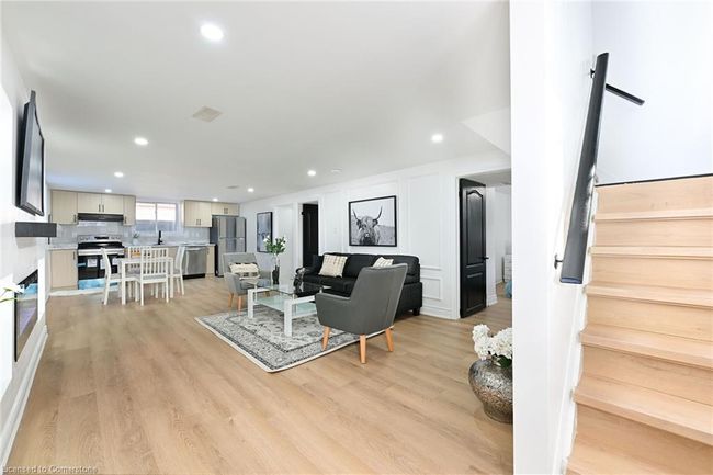 812 10 Th Ave, House other with 5 bedrooms, 2 bathrooms and 5 parking in Hamilton ON | Image 25