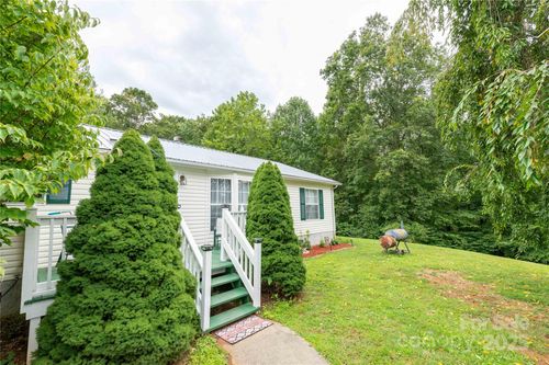 98 Cardinal Ln, Burnsville, NC, 28714-8582 | Card Image