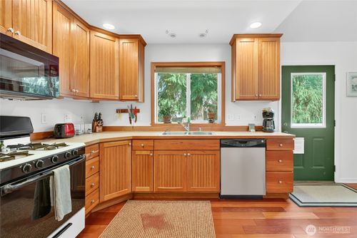 11062 Whistler Ln, Deming, WA, 98244-4510 | Card Image