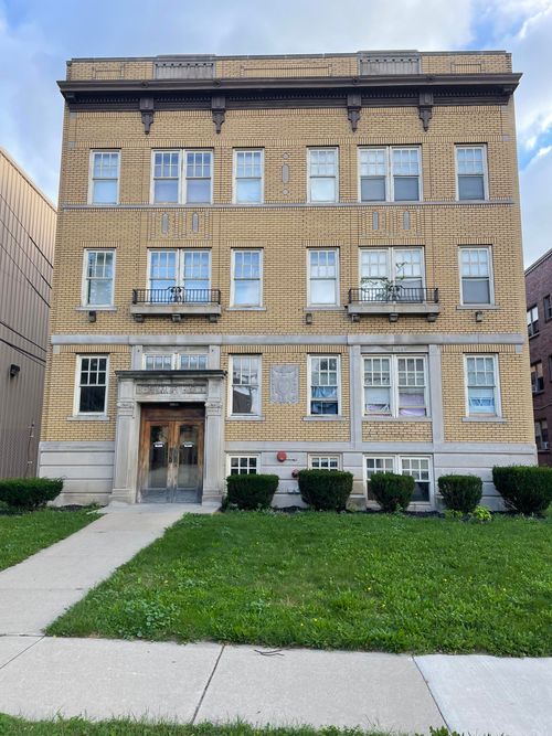 apt-301-590 Parkview Dr, Detroit, MI, 48214-4191 | Card Image