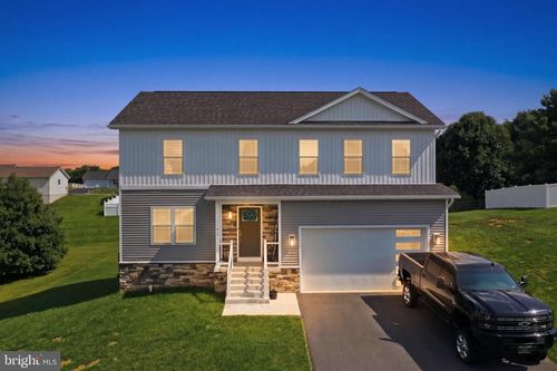 12192 Red Hawk Dr, WAYNESBORO, PA, 17268-8303 | Card Image