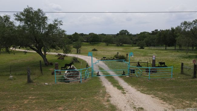 8389 E Loop 1604 S, House other with 5 bedrooms, 5 bathrooms and null parking in Adkins TX | Image 5