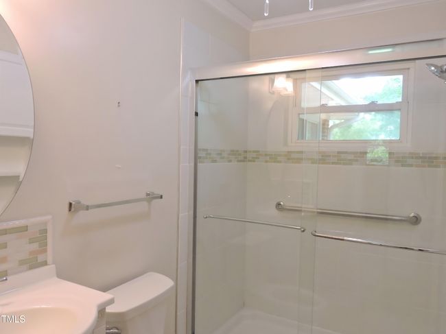 23Hall full bath | Image 23