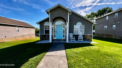 1611 Monte Vista Dr, Sevierville, TN, 37862-6305 | Card Image