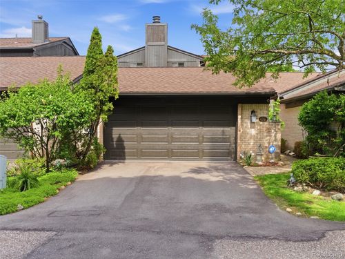 4261 Wabeek Lake Dr S, Bloomfield Hills, MI, 48302-1664 | Card Image