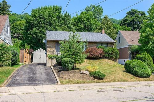 28 Marion Cres, Dundas, ON, L9H1J1 | Card Image