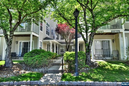 1069 Cambridge Ct, Mahwah, NJ, 07430-3246 | Card Image