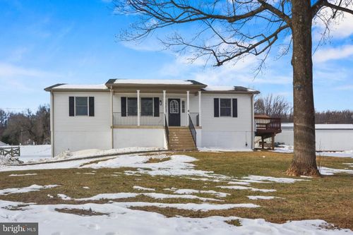 4 Snow Ln, CHESTER GAP, VA, 22623-2043 | Card Image