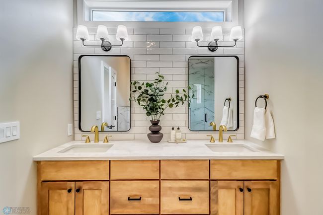 Primary Bathroom1_1.jpg | Image 30