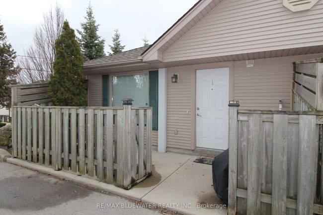 1 - 8 Oak St, Condo with 2 bedrooms, 1 bathrooms and 1 parking in Grand Bend ON | Image 25