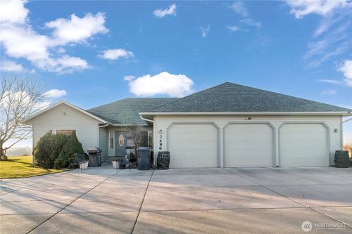 7496 Road K.7 Ne, Moses Lake, WA, 98837-9431 | Card Image