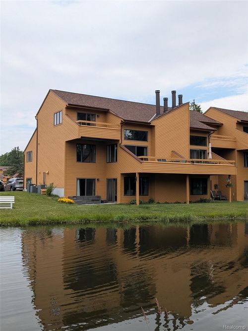 20-4749 S Pleasantview Rd, Harbor Springs, MI, 49740-8304 | Card Image
