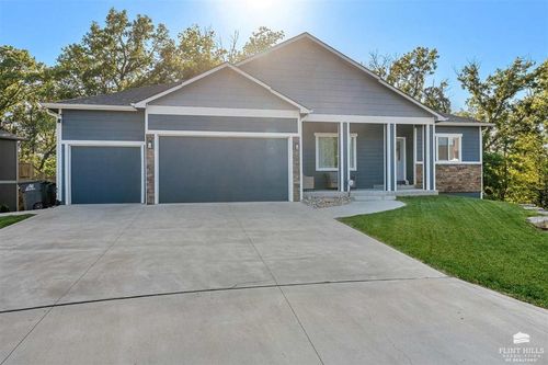 17351 Driftwood Bnd, Wamego, KS, 66547-5400 | Card Image