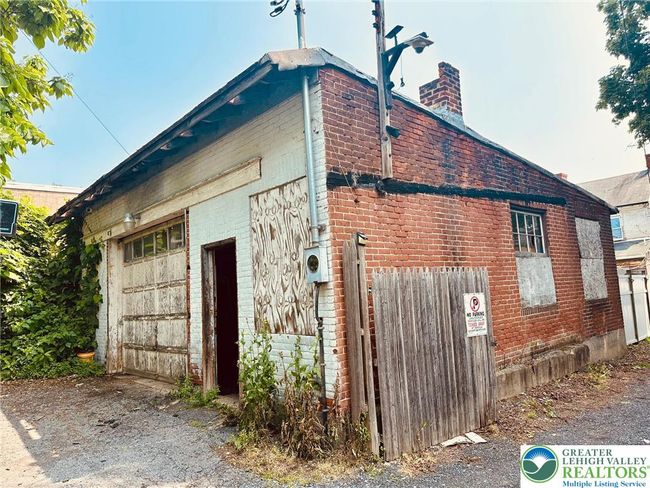 226 N 7 Th St, Home with 3 bedrooms, 1 bathrooms and null parking in Allentown PA | Image 9