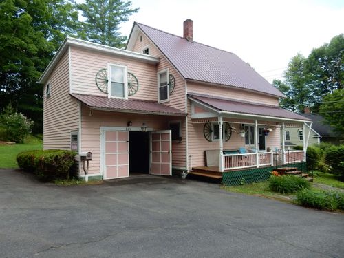 425 West Main Street, Newport City, VT, 05855 | Card Image