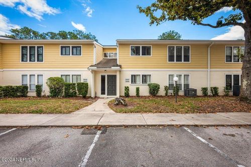 7915-7915 Los Robles Ct, JACKSONVILLE, FL, 32256-1887 | Card Image
