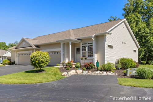 122-945 Kensington St Nw, Grand Rapids, MI, 49534-2184 | Card Image