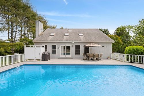 39 Tanners Neck Ln, Westhampton, NY, 11977-1426 | Card Image