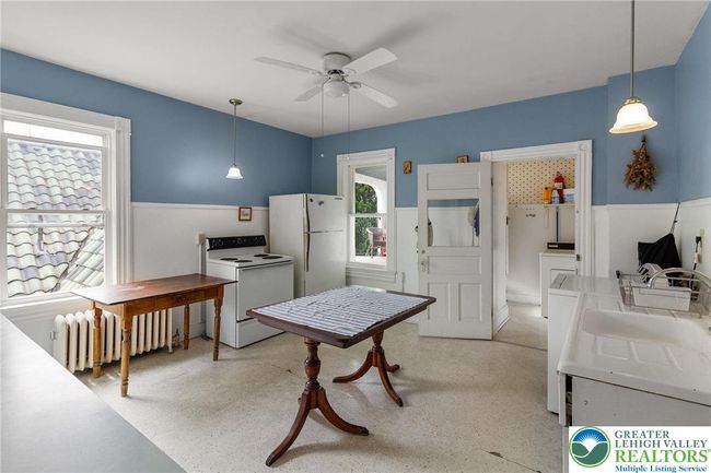 923 N Webster Ave, Home with 9 bedrooms, 5 bathrooms and 3 parking in Scranton PA | Image 37