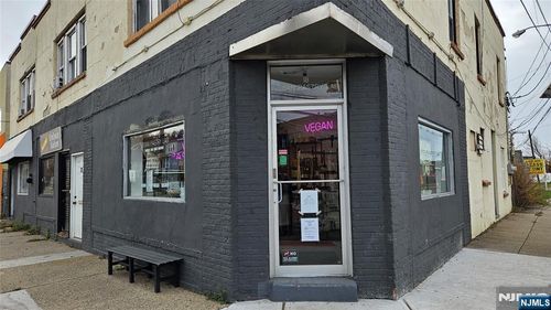 18 Forest Ave, Maywood, NJ, 07607-2024 | Card Image
