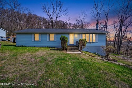 3032 1/2 Division St, Scranton, PA, 18504-9640 | Card Image