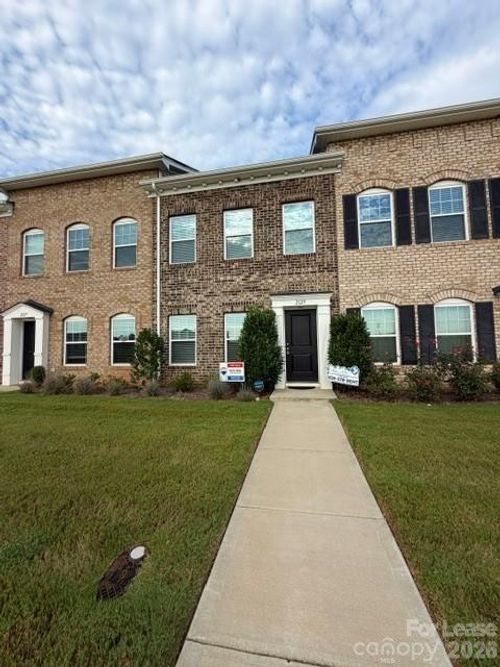 2125 24th Street Ln Se, Hickory, NC, 28602-8794 | Card Image