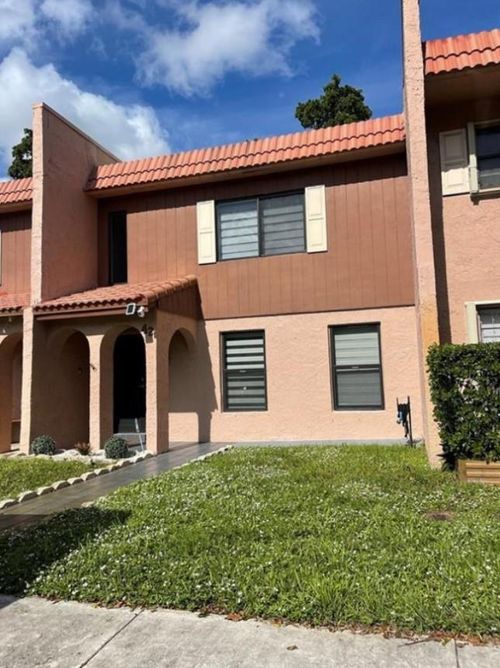 42 Madrid Ln, Davie, FL, 33324-5545 | Card Image