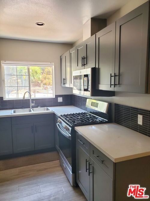 900 Elder Ct, Los Angeles, CA, 90042-1550 | Card Image