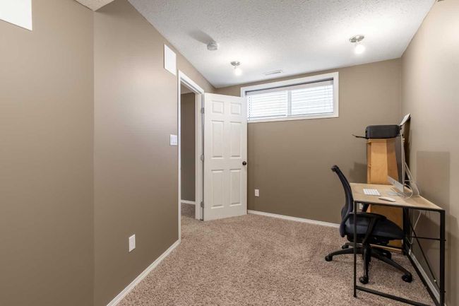 215 Heritage Court W, Home with 4 bedrooms, 2 bathrooms and 2 parking in Lethbridge AB | Image 28