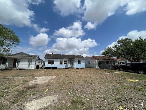 407 E 2nd St, Bishop, TX, 78343-2234 | Card Image
