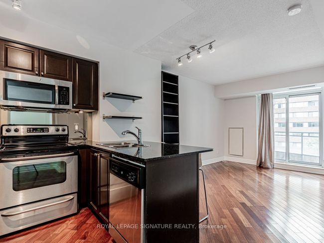 709 - 8 Scollard St, Condo with 0 bedrooms, 1 bathrooms and null parking in Toronto ON | Image 6