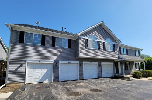 427 Village Creek Dr, Lake In The Hills, IL, 60156-4810 | Card Image