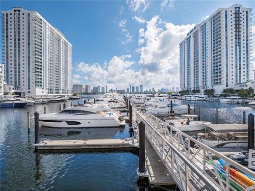 2105-1-boat-slip-100-ft-17111 Biscayne Blvd, Aventura, FL, 33160-5097 | Card Image