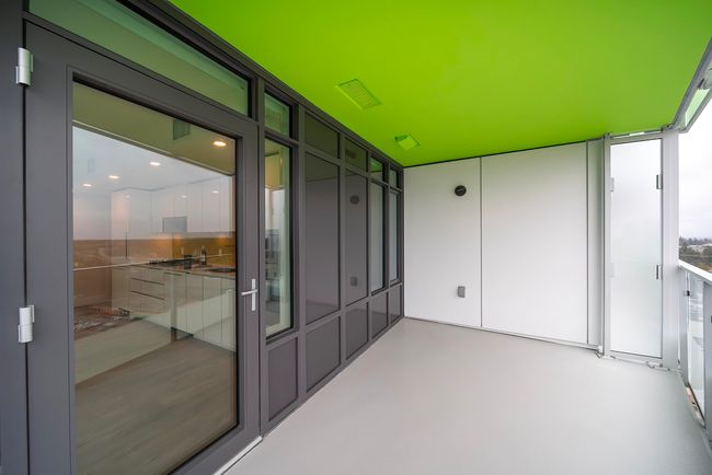 Balcony with visible vents | Image 22