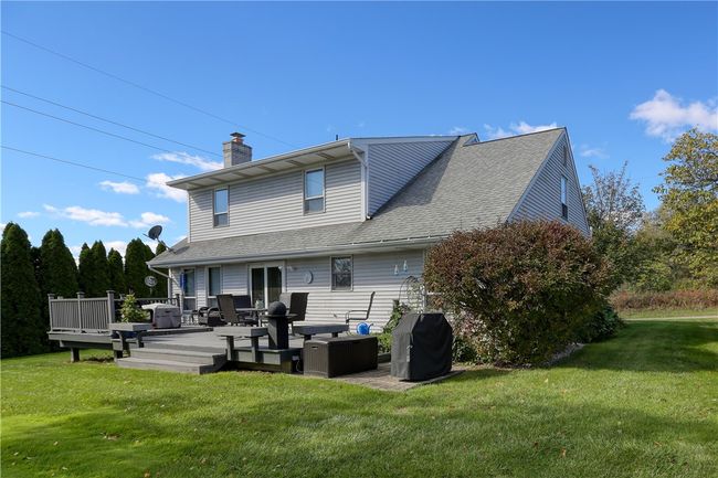 There is a water feature on the corner of the deck which is also included. | Image 23