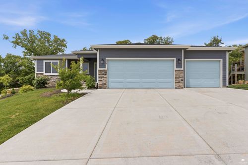 718 Fossilridge Cir, Manhattan, KS, 66503 | Card Image