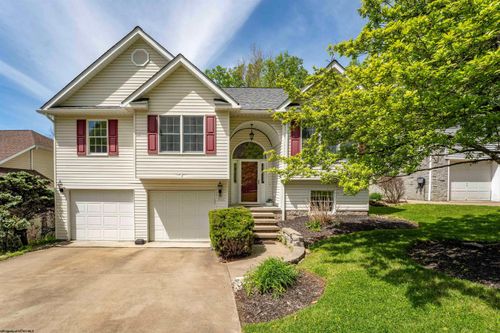 2062 Pinecrest Dr, Morgantown, WV, 26505-8031 | Card Image