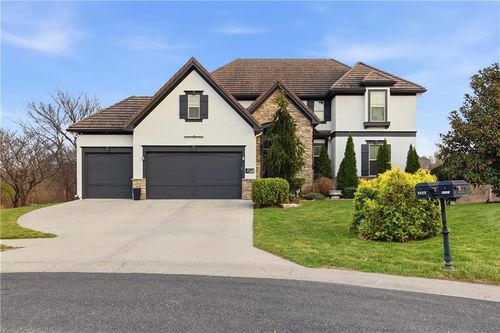 9014 Chestnut St, Lenexa, KS, 66220-8235 | Card Image