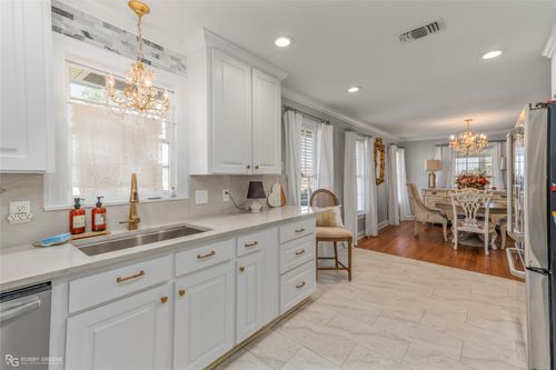 1404 E Kings Hwy, Shreveport, LA, 71105-3302 | Card Image