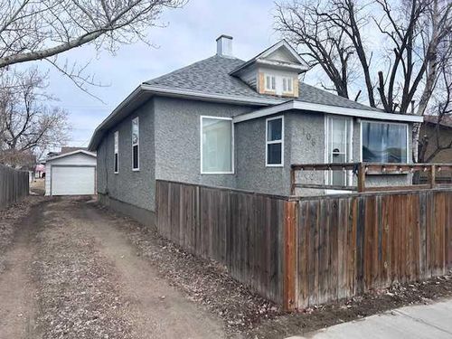 108 1 Ave E, Hanna, AB, T0J1P0 | Card Image