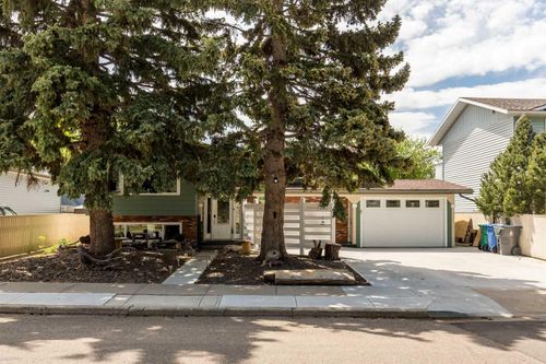 1832 7 Avenue N, Lethbridge, AB, T1H0Y7 | Card Image