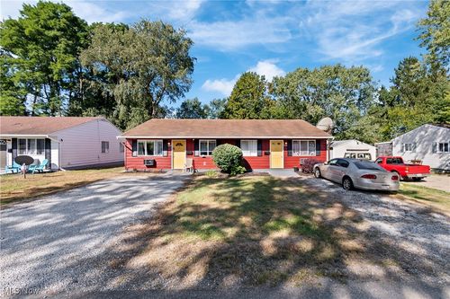 3025-3023 Bollinger Ave Ne, Canton, OH, 44705-3831 | Card Image