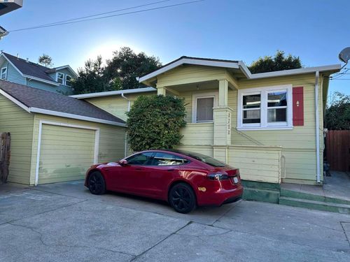 3253 Lynde St, Oakland, CA, 94601-2730 | Card Image