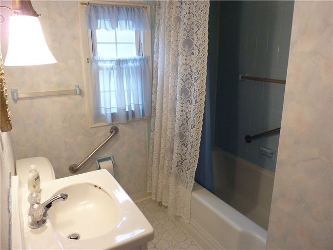 2 Fenway Rd, House other with 3 bedrooms, 2 bathrooms and 1 parking in Pittsburgh PA | Image 12