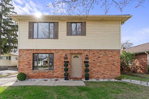 677 Karmada St, Plymouth, MI, 48170-1207 | Card Image