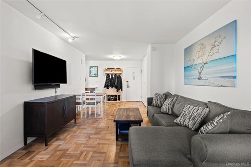 12e-300 E 40th St, New York, NY, 10016-2149 | Card Image