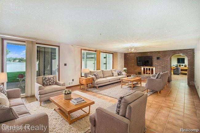 Lower Level Sitting Room | Image 28