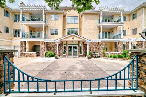 213-9449 19 Street Sw, Calgary, AB, T2V5J8 | Card Image